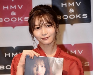 傳谷英里香「これからは太陽のように、自らが輝きたいという思いを込めた写真集です」