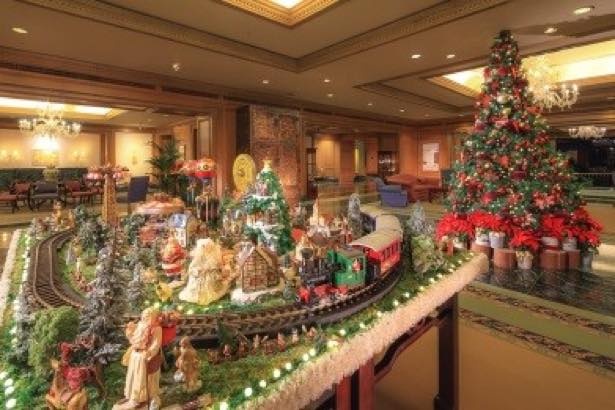 館内にはクリスマスの装飾が施されている