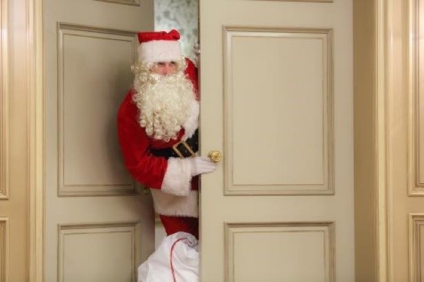 サンタが部屋にプレゼントを届けてくれる「サンタとクリスマスステイ」