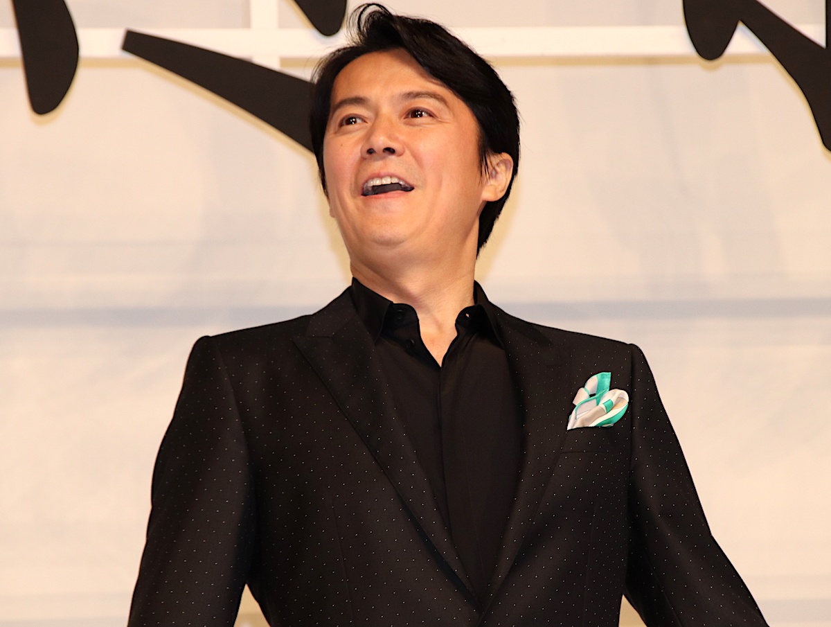 【写真を見る】福山雅治、スタンディング・オベーションに感激!