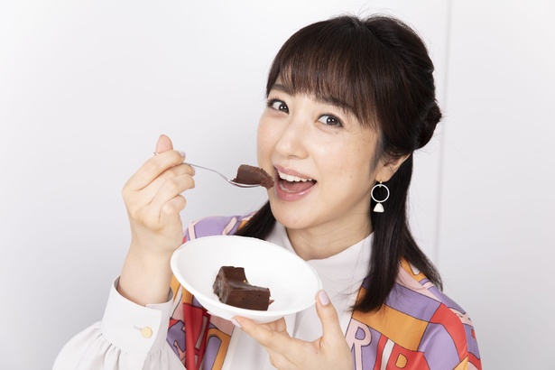 「最初はチョコレートの風味が強いですが、粒を噛むとあんこの味わいが徐々に増して、一体化していきます。ワインなどお酒にも合いますね」