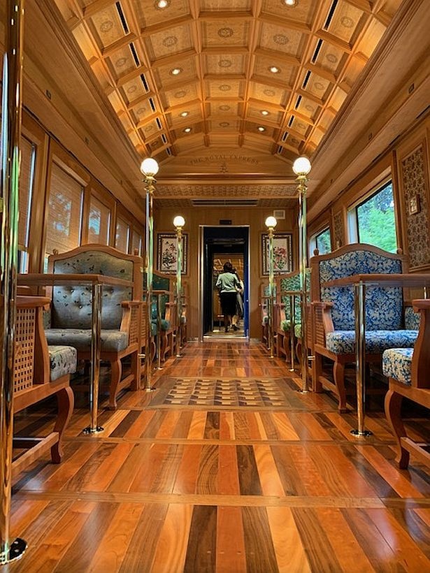 観光列車「THE ROYAL EXPRESS」を使った旅もオススメ