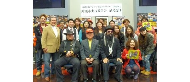 2/16に行われた記者会見に参加した出演者たち
