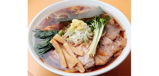 ショウガブームが追い風に！女性客で混み合う“生姜醤油ラーメン”