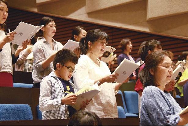 「去年よりも上手く歌えるように」と練習に励む親子/サントリー1万人の第九
