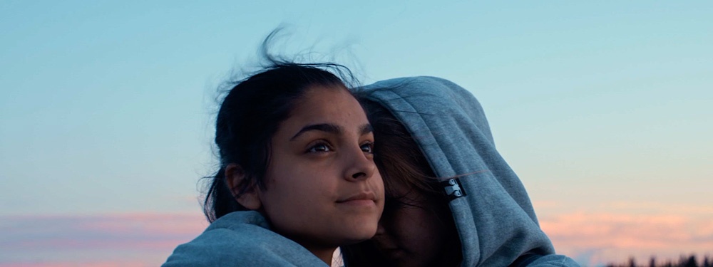 スウェーデン人とロマの少女2人の友情劇『約束の地のかなた』