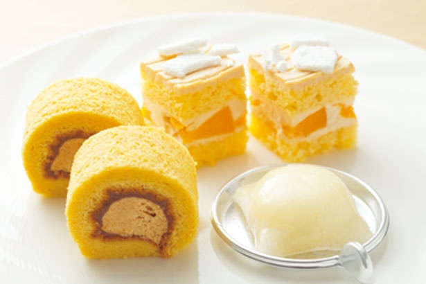 きなこのロールケーキ(左)、クリーム大福(右手前)など/リーガロイヤルホテル京都「ホテルでラグビーを観戦しよう！」