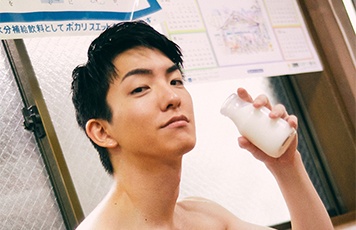 若手演技派俳優・前田公輝が横浜のレトロ銭湯へ。 体脂肪率一桁のアスリート級筋肉美にドキッ！