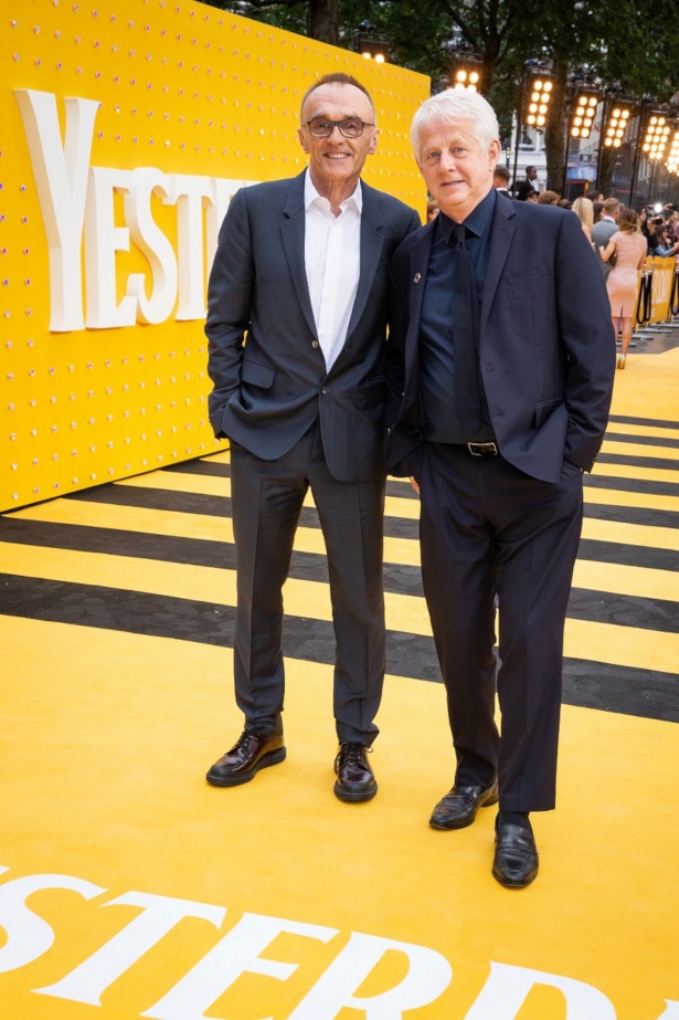 ダニー・ボイル監督(左)と脚本家のリチャード・カーティス