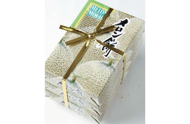 「伊良湖クリスタルポルト」(愛知・田原)の「メロン三段餅」(630円)は中にメロンミツが入っている！