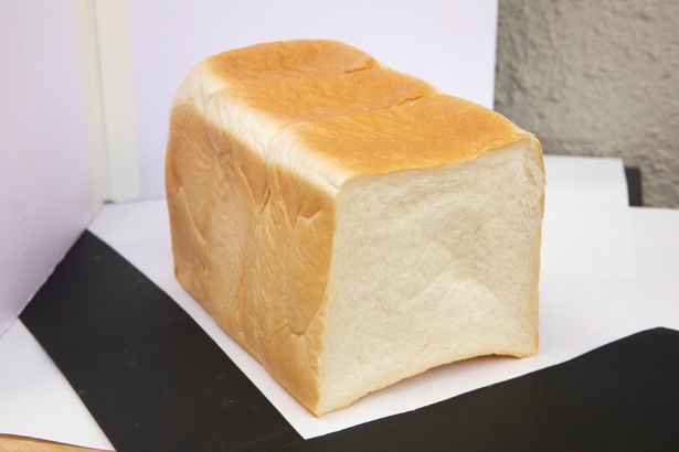 1942年の創業の老舗パンのペリカンの「食パン1.5斤」(650円)