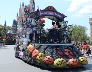 10月31日まで！東京ディズニーランドのディズニー・ハロウィーン「スプーキー“Boo！”パレード｣