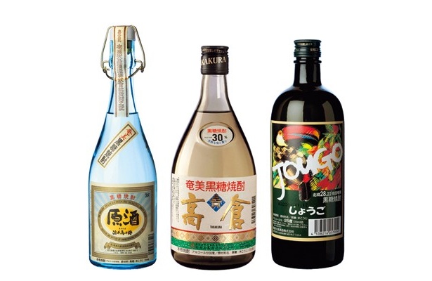 「奄美大島酒造」の黒糖焼酎 源酒2700円（写真左）、高倉1700円（中）、JOUGO1200円（右）　モンドセレクションでの受賞歴を持つ黒糖焼酎などを販売。試飲もOK