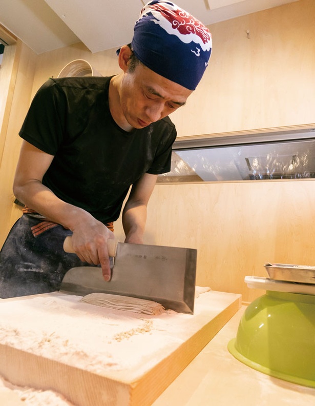 手打ちと天ぷら そば耕作 / 自慢の手打ち蕎麦は毎日開店前に準備 