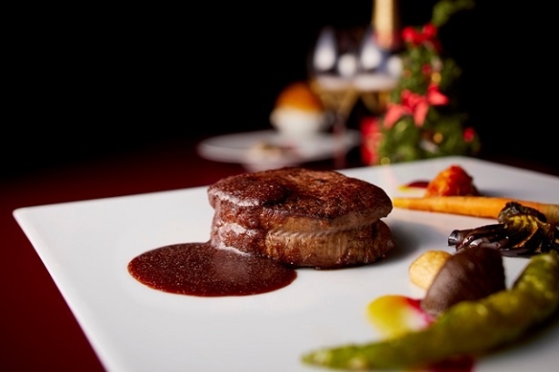 レストラン カステリアンルーム / クリスマスディナー12000円コースのメイン。肉の旨味を贅沢に味わえる「黒毛和牛フィレのグリル」