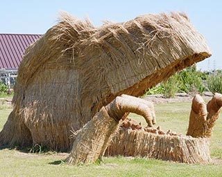今年もわらの恐竜たちに会いに行こう！宮城県仙台市で「2019せんだいわらアート」開催中