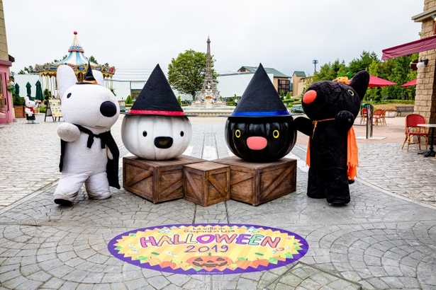 土日祝日は、ハロウィンの衣装を着たリサとガスパールに会える