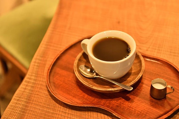 コーヒー豆は日替わりの「本日の珈琲」(500円)。2杯目以降は300円