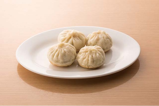 香港プラザ 高砂店 / ニラ饅頭(400円)。もっちりと安定感のある皮にあんがぎっしりと入る