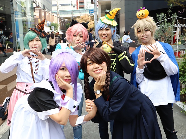 大阪・茶屋町にコスプレイヤー集結