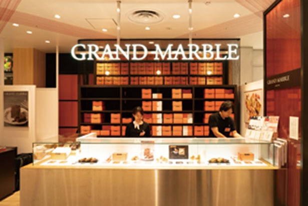 JR京都駅西口改札前すぐ。おでかけ前にさっと買える便利な立地/GRAND MARBLE 京都駅店