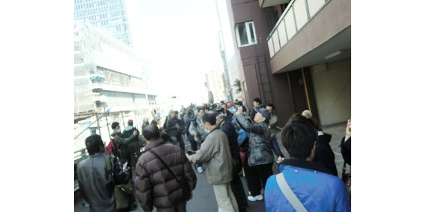 報道陣や見物客で、業平橋周辺は活気づいた
