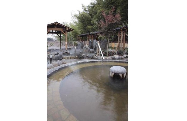 さいたま清河寺温泉／男女合わせて約170坪にわたる、開放的な露天風呂