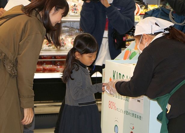 子どもたちから支持を集めた野菜料理は一部店舗で実際に試食することができる