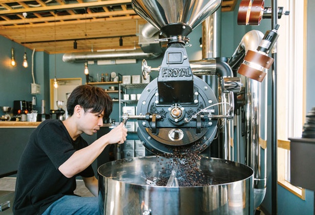 ASLAN COFFEE FACTORY / 焙煎度の幅が広いのも特徴。夏はケニアやエチオピアを浅煎りで焼き、ゴクゴク飲めるアイスコーヒーに