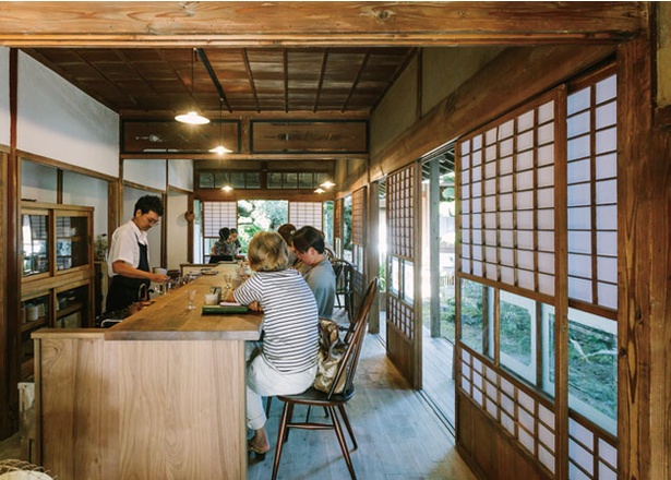 珈琲 山口 / 無駄なものがないすっきりとした店内
