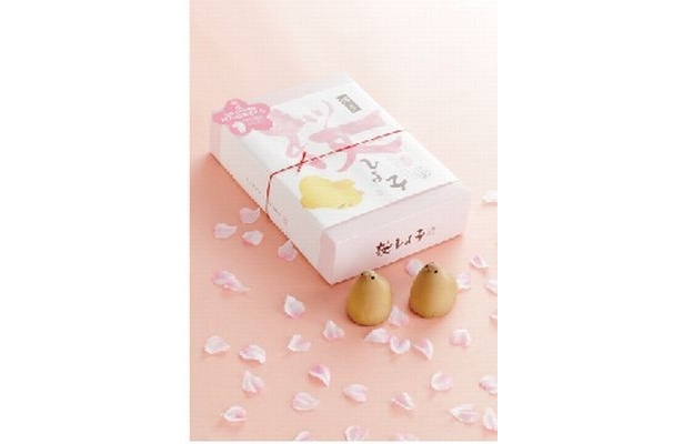 【写真】可愛い「桜ひよ子」は、記念タグ付き！