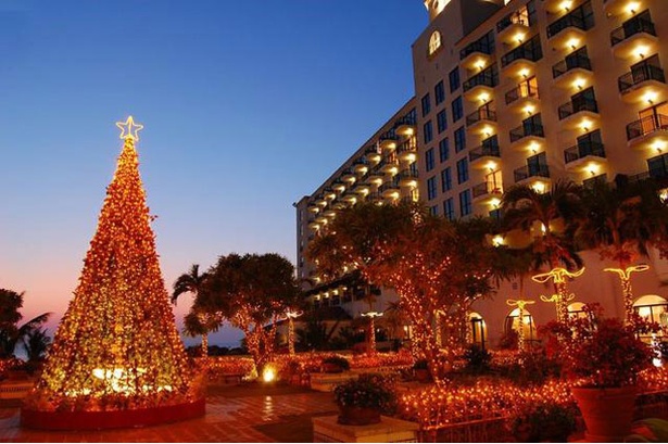 南国のクリスマスに華を添えるイルミイベント / ホテル日航アリビラ