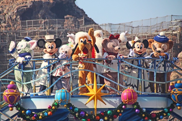 【写真】写真で見る「イッツ・クリスマスタイム！」ダッフィー＆フレンズとミッキーたちが船の上に大集合