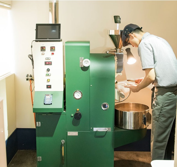 momo coffee / 新鮮な状態で提供したいと、少量の豆をこまめに焙煎する