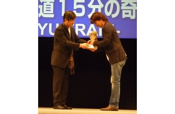 審査員特別賞の「ゴールデンシーサー賞(金石獅賞)」受賞の様子