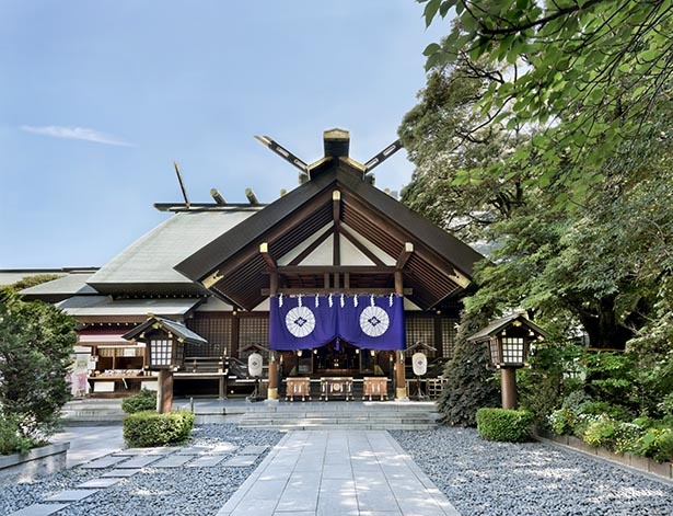 1880年に創建された同社は、日本初の神前結婚式を行った神社としても知られる
