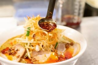 ダントツ人気の限定商品！ 喜多方ラーメン坂内「焦がしごまみそラーメン」