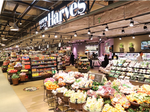 イートインスペースも設けるスーパーマーケット「Harves LINKS UMEDA店」