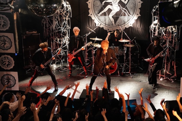 藤田富演じる魔鬼のライブシーン
