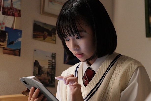 映画『地獄少女』に登場する美保（森七菜）