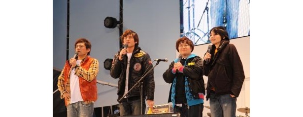 司会で登場した博多華丸・大吉とハリセンボンの4人