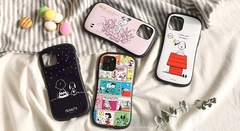 「iPhone 11 Pro/11/XR専用 PEANUTS iFace First Class / アイフェイス」(税込各4180円)