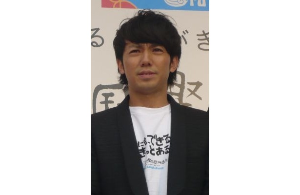 主演のピース・綾部
