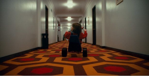 『シャイニング』で観覚えのある映像が意味ありげに映しだされる…(『ドクター・スリープ』)