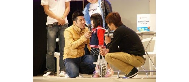 ロッシーの私物の価値をわからない女の子に困惑するゴリとロッシー