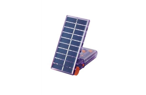 10年以上使用できる「バイオレッタソーラーギア」(5250円)は、太陽光で充電できる充電池