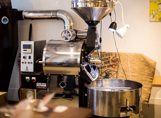 NEUTRAL COFFEE / 日夜、試行錯誤を共にする焙煎機
