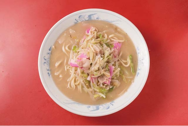 天天有 / 「チャンポン」(750円)。長時間炊いた濃厚なスープが特徴。餃子が付くセット(1000円)もある
