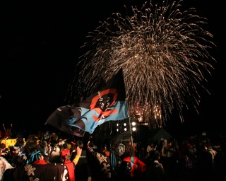 冬を彩る花火と演舞！静岡県伊東市で「とっておき冬花火大会＆冬のよさこいソーズラ祭り」開催