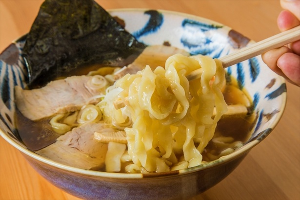 「キタカタ弐 (ツー)」の極太麺